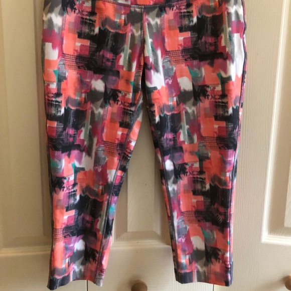 Colorful Cropped Leggings - Picture 7 of 8